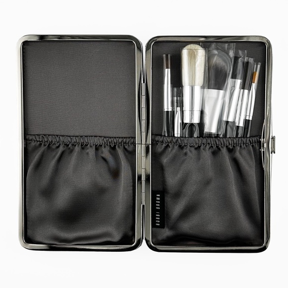 New! Bobbi Brown | 7 Piece Luxe Brush Set | Silver Compact - Picture 4 of 6